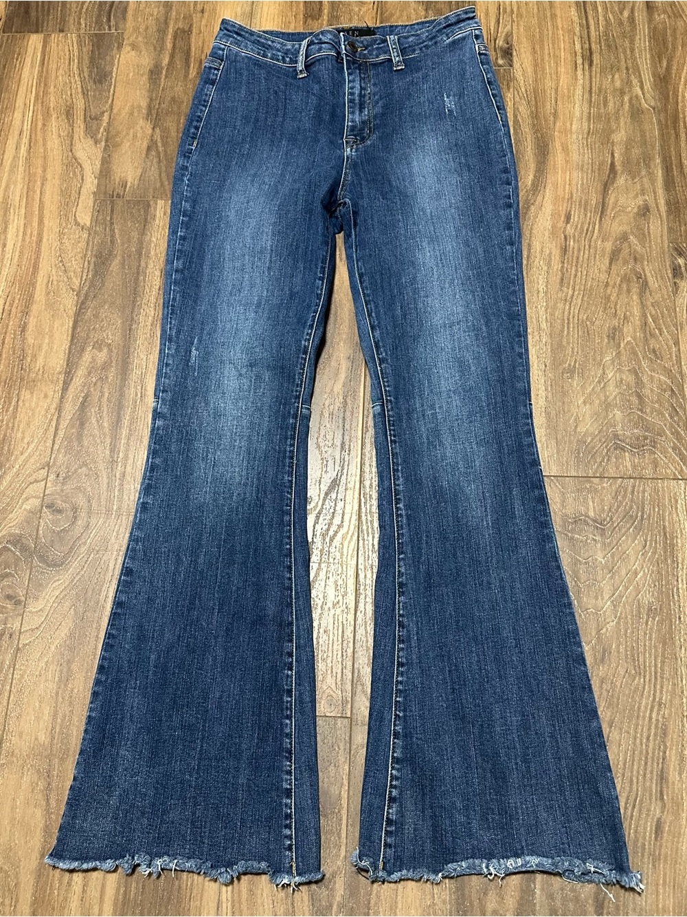 Risen Jeans Women’s 9 / 29 Flare Blue Slightly Distressed Raw Hem High-Rise